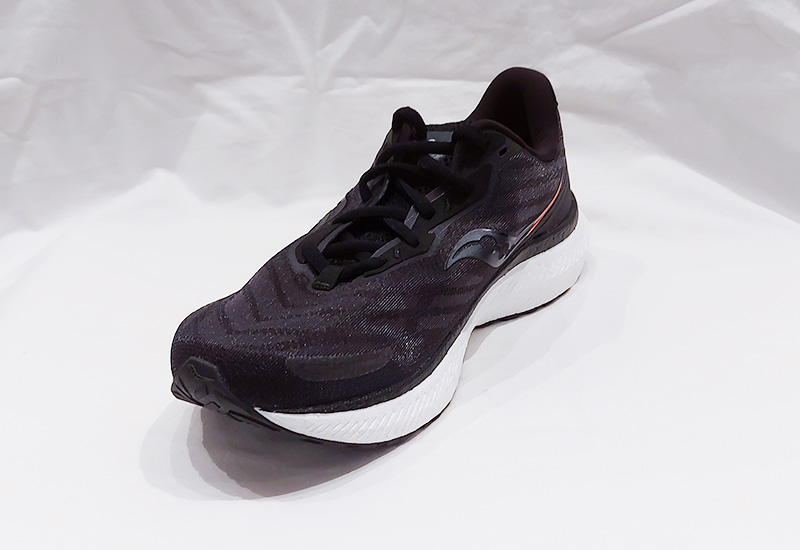 Saucony Men's Triumph 19 Running Shoe， Black/White， 8.5 Wide
